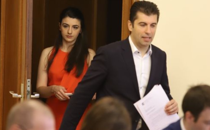 Скандалът с фалшифицираните документи се заплита: Кирил Петков забърка и Пашата