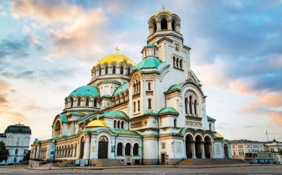 Днес и утре се ограничава движението около площад Св. Александър Невски във връзка с честванията за Великден