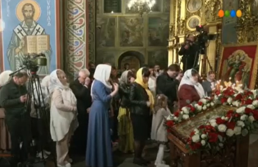 Хиляди посрещнаха Великден в Украйна и Русия