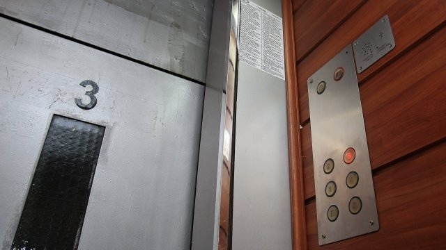 Липсват техници за старите асансьори - опасни са и няма резервни части