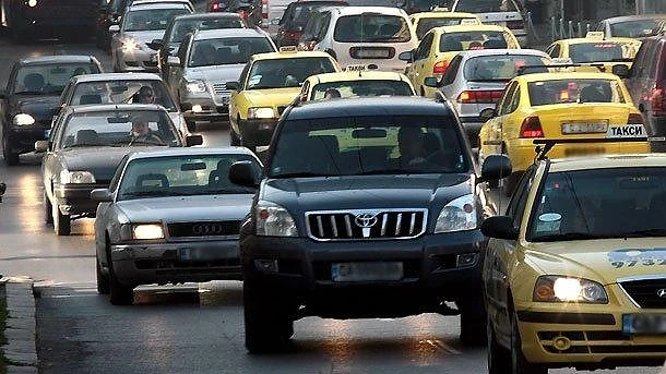 Колони от автомобили задръстиха София при Драгичево