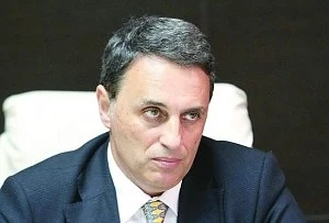 Столът на шефа на Агенцията по храните се разклати