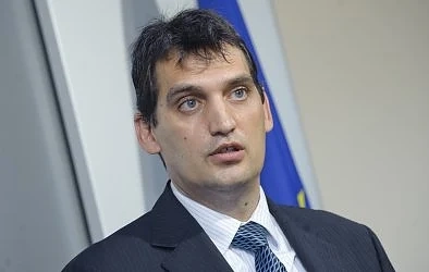Чрез полотически натиск ДКЕВР е била подлагана