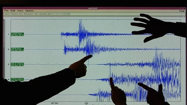 Земетресение с магнитуд 5,7 разтърси Филипините