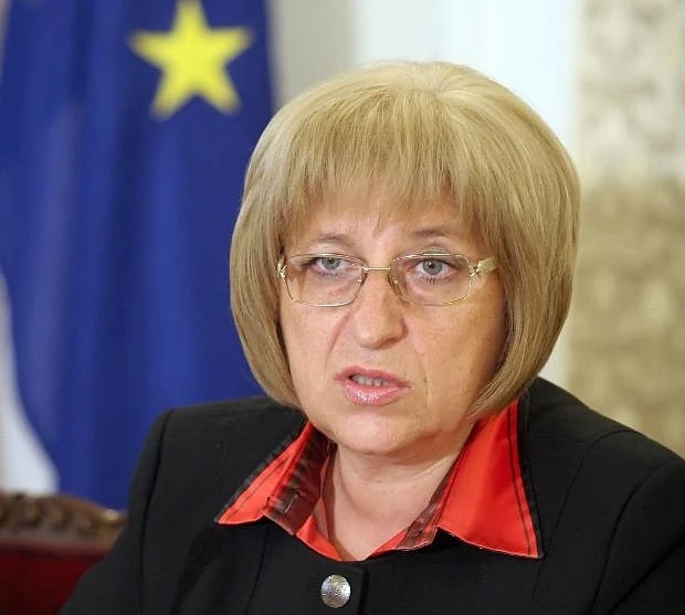 Цецка Цачева председател на парламента?