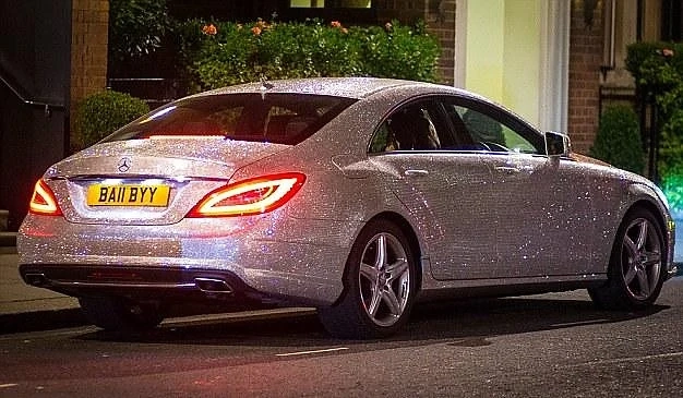 Рускиня продава в eBay Mercedes покрит с кристали Swarovski 