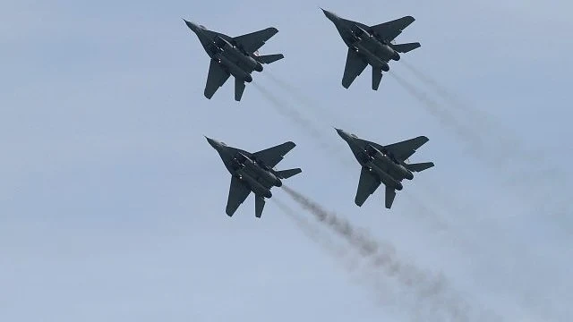 Хиляди гледаха авиационното шоу на военновъздушните сили