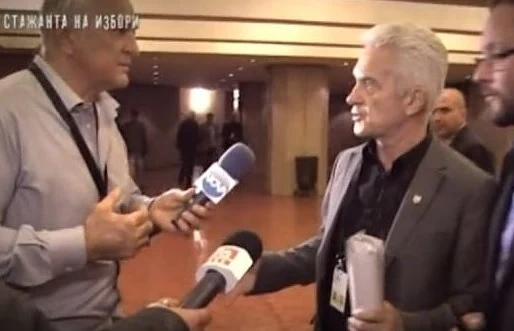 Сидеров към Сашо Диков: Разпасана ти е ризата, пуснал си голям корем