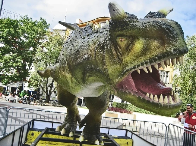 Динозаври нахлуват в Mall Galleria Бургас
