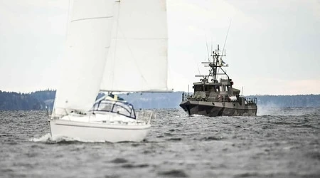 Швеция издирва подводница, използвала аварийната честота на Русия