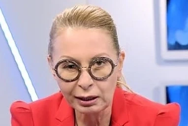 Дадоха на Беновска първа да пита БСП, заради червеното сако