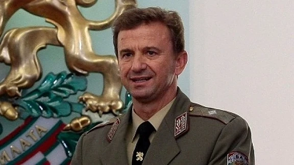 Военните с призив за помощ за генерал Ненов