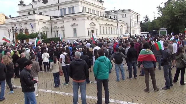 Два протеста в първия ден на депутатите 