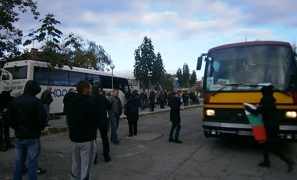 Десет автобуса от Кюстендил пътуват за протест в София