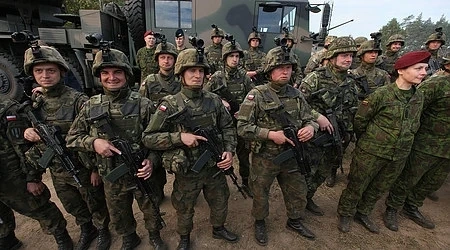 Полша започна да разполага войски по границата си с Украйна