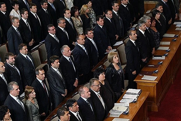Лидерите на парламентарните групи се събират в НС
