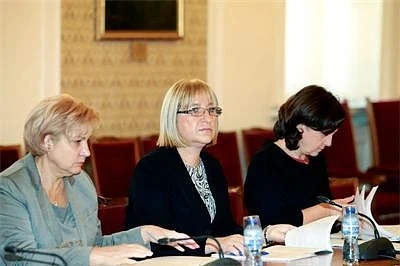 Румяна Бъчварова, Менда Стоянова и Томислав Дончев подготвят споразумението с Реформаторите