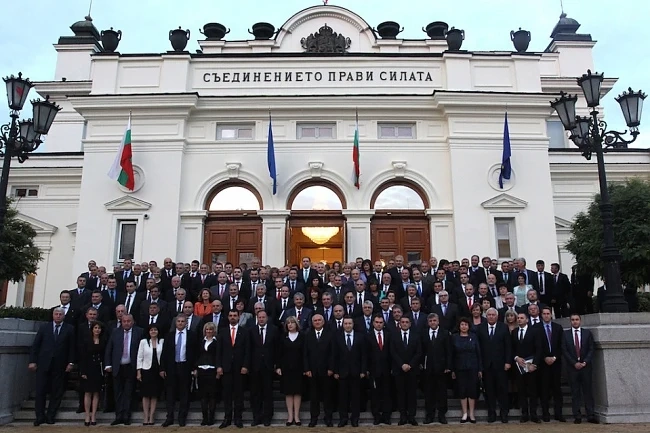 Пуснаха наръчник за депутатите