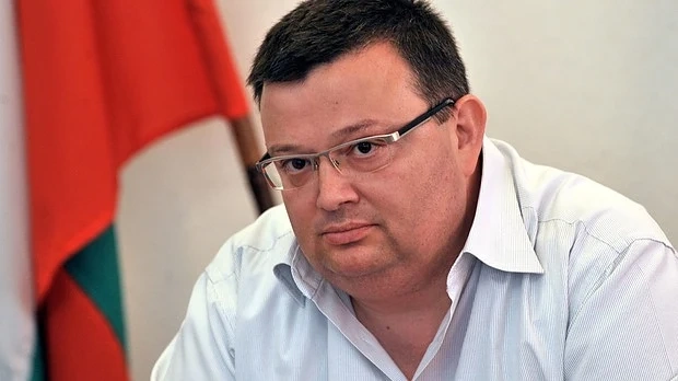 Цацаров иска главите на 7 депутати