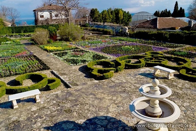 МС разрешава утре да се строи в двореца Балчик