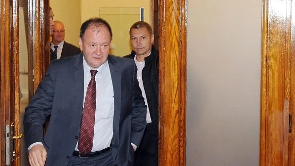Миков маха петима от Изпълнителното бюро на БСП