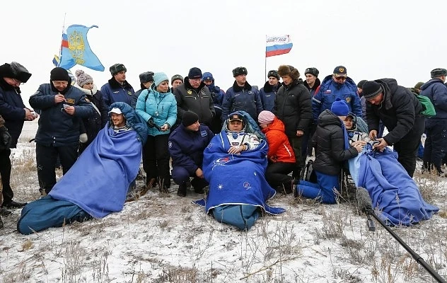 Астронавтите от космическият кораб „Союз” се приземиха в Казахстан