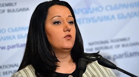 Mинистър Павлова: Всички големи инфструктурни проекти са в забавени 