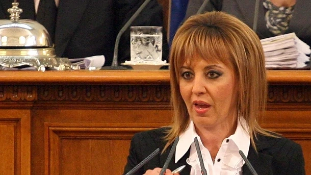 Мая Манолова: Работят 3 дни и получават 2500 лв заплата