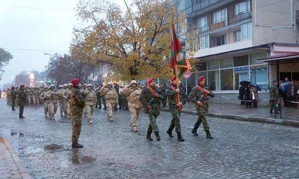 Военният министър: \