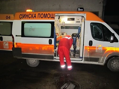 Автомобил помете жена в Дружба