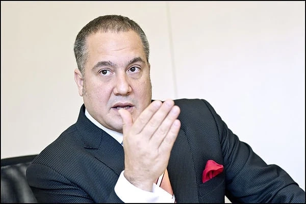 Диков прави реклама на мутрата Слави Бинев