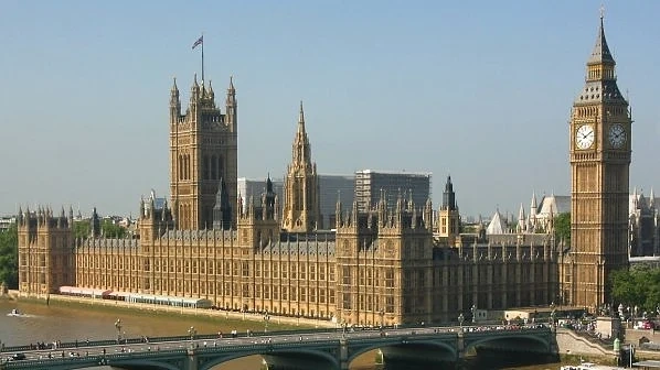 Евакуираха британския парламент след заплаха от бомба