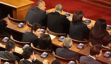 Опозицията се оплака от нови ограничения в правилника за работа на парламента