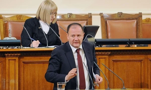 Промените в правилника на НС са реваншизъм, смята Миков