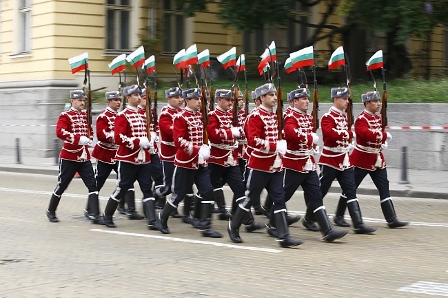 Министерство на отбраната обяви 2000 вакантни позиции