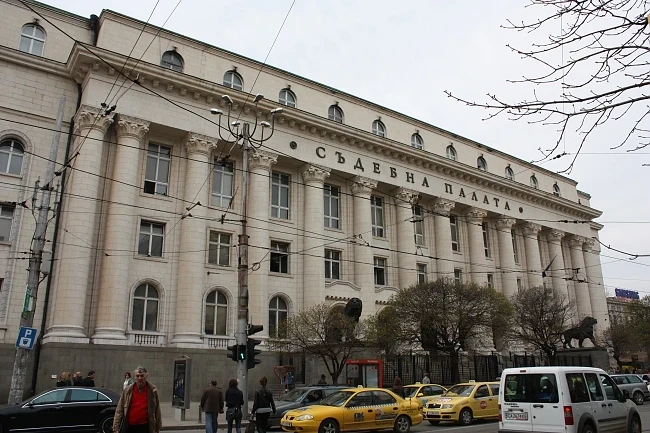 Протест пред Съдебната палата заради изчезналите тефтерчета на Златанов