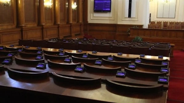 В ГЕРБ глобяват прогресивно депутатите си за отсъствия