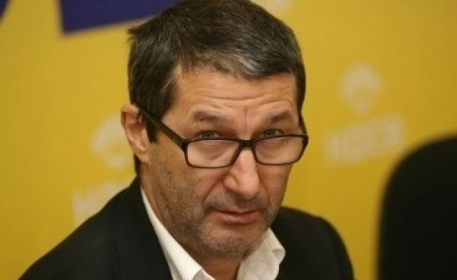 Каролев уволни \