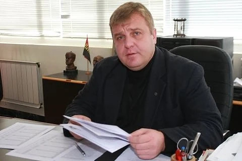 Каракачанов притеснен от американските танкове