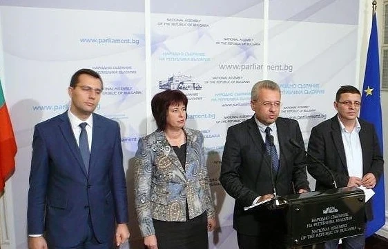 ДПС изключи двама депутати 