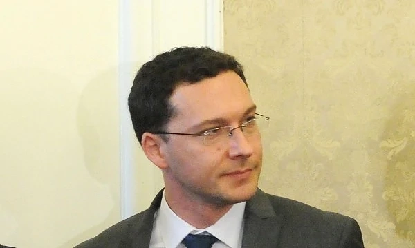 80% от българите във Великобритания работят, напомни Митов