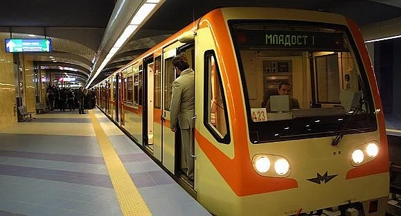 Жена скочи пред софийското метро