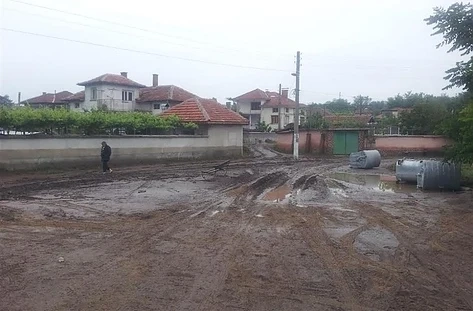 Къщи и пътища под вода в Старозагорско