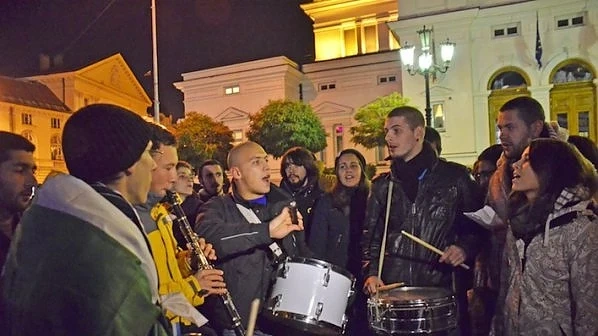 „Ранобудните студенти” скандираха срещу Бинев и Рашидов