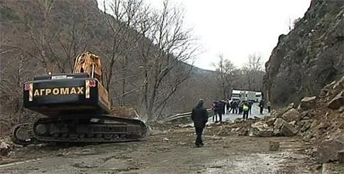 Свлачище едва не уби 4-членно семейство край Велинград