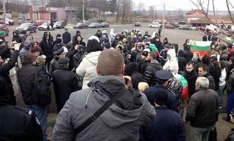Протест в Дебелт заради насиленото дете