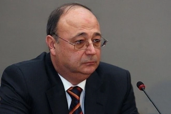 Заплатата на Сертов като експерт по сигурността била 3 бона
