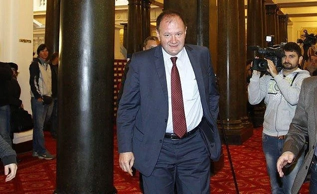 Миков обявява съкращения на „Позитано” 20 преди Коледа