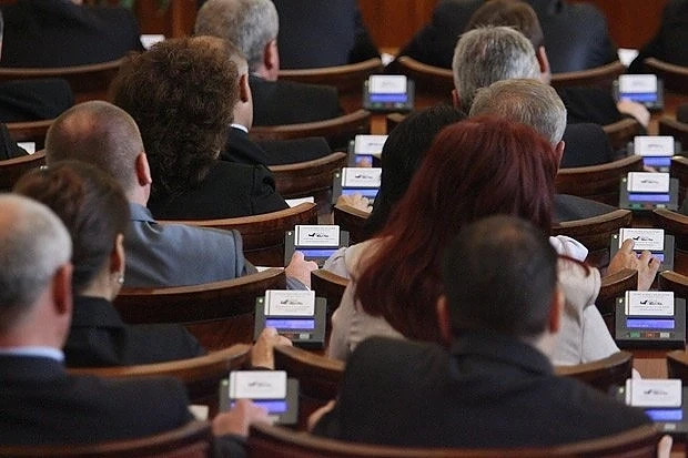 Парламентът ратифицира заема за 1,5 млрд. евро