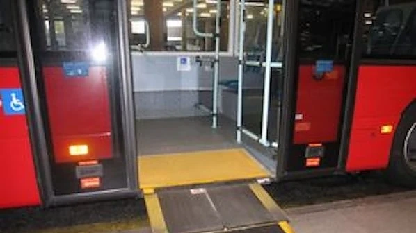 32 автобуса за хора с увреждания за 32 общини у нас